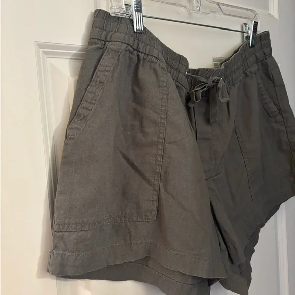 GAP Linen Blend Drawcord Waist Shorts in Dark Olive Green, Size L - Picture 2 of 10